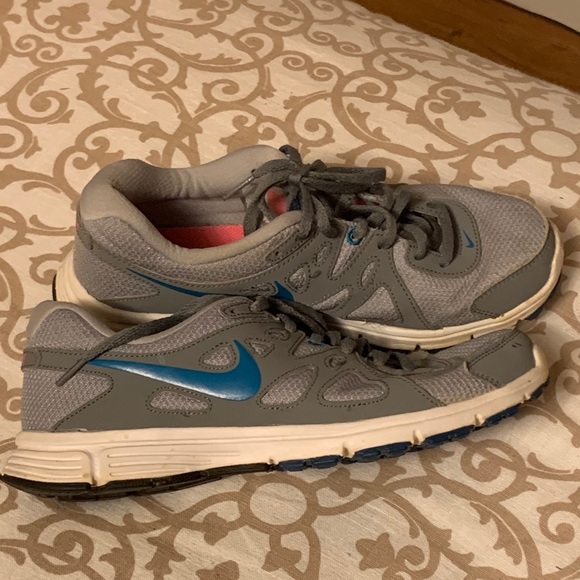 Women’s Nike Revolution size 9 - Picture 4 of 6
